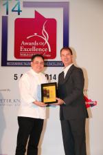 <br />At-Sunrice GlobalChef Academy GlobalChef Award 2014 recipient Chef Cassian Tan receiving his award from Chief Executive, At-Sunrice Global Chef Academy, Mr Lawrence McFadden
