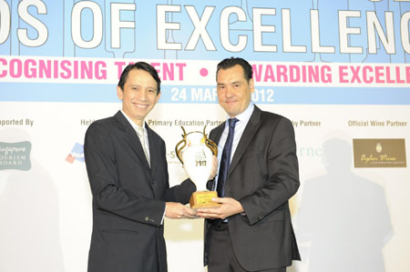 <br />Assisant General Manager, Aldo Molinaro receiving the award for Lexmark Gourmet Retailer of the Year from Richard Tan, Regional Country Manager for Lexmark.