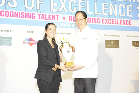 <br />Have you eaten at Majestic Restaurant? Maybe you should as they are the Asian Restaurant of the Year! Award
<div>
	presented by Marta Burdiel of Á La Carte Productions.</div>