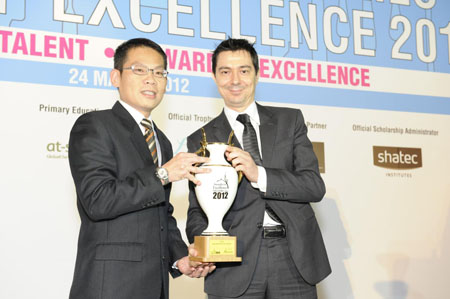 <br />Garibaldi Italian Restaurant & Bar takes the award for SUTL New World Wine List presented by Ben Ang, chief operating officer of SUTL Corporation. <br />