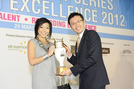 <br />Read all about the winning article, <em>At Your Service</em> by Julian Teoh in <em>Flavours</em> Magazine! He receives the award from Eka Liu, Relationship Manager of Montblanc. <br />