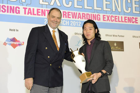 <br /><div>
	Craving for some salmon, soup & mushrooms yet? Natasha Koh Min (absent) wins the Leica Food</div>
<div>
	Photograph of the Year as a representative receives the award from Peter A Knipp, organiser of WGS Awards Of</div>
<div>
	Excellence, representing Leica Singapore.</div>