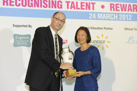 <br />She founded one of the top culinary school in Singapore, the founder/ director of At-Sunrice GlobalChef Academy and the second recipient for the Fonterra Lifetime Achievement Award is Dr Kwan Lui. Award presented by Alairstar Bruce from Fonterra. 