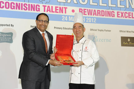 <br />Known for his Cantonese cuisine and friendly personality, Chef Chan Kwok of Hua Ting Restaurant is our first inductee into this year’s World Gourmet Series Awards Of Excellence Hall Of Fame. Guest of Honour, S Iswaran, Minister, Prime Minister's Office and Second Minister for Trade & Industry & Home Affairs presents this honour to Chef Chan. <br />