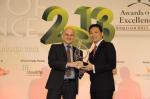 <br />Mr Charlie Ang, Director, Head of Business Alliance Unit, Credit Payment Products of Citibank presents Mr Mauro Serrajotto of Le Bistrot du Sommelier, a fifteen-year veteran in the Food & Beverage industry, with the trophy for
Citibank Restaurant Manager of the Year.