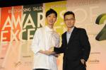 <br />The Meat & Livestock Australia Rising Chef of the Year goes to
Mr Lee Boon Seng of OSIA, Resorts World<sup>TM</sup> Sentosa, who receives his award from Mr Ryan Au of Meat & Livestock Australia.