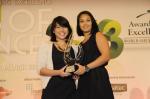 <br />Ms Juliana Foo, Marketing Director of LI TV Asia Sdn Bhd, presents
the award for Life Inspired Asian Restaurant of the Year (Regional)
to Ms Chew Chian Lin, representing Ku Dé Ta, Bali.